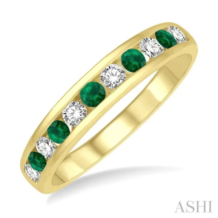 Classic Titanium Wedding Ring-1/4 ctw Round Cut Diamond and 2.3MM Emerald Precious Wedding Band in 14K Yellow Gold