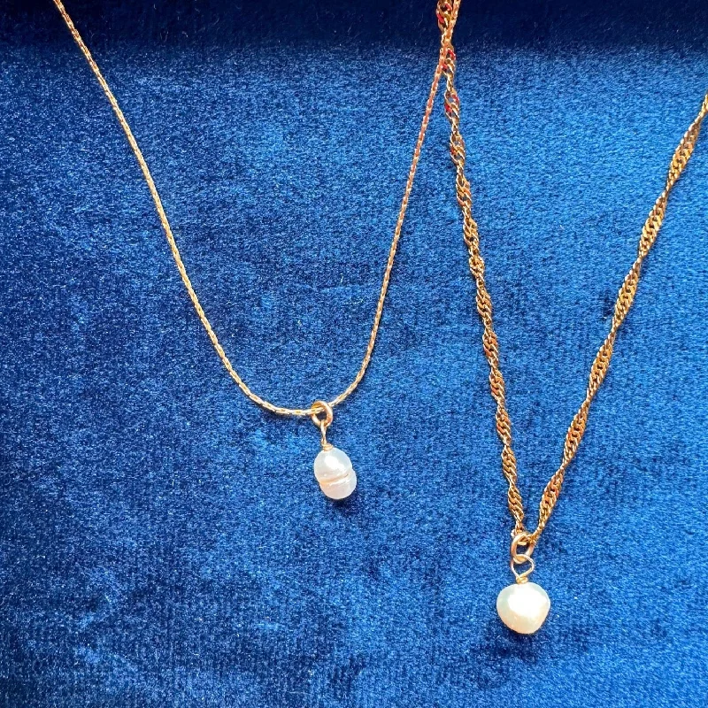 Layered Chain Necklace for Fashionistas-Mini Pearl Necklace