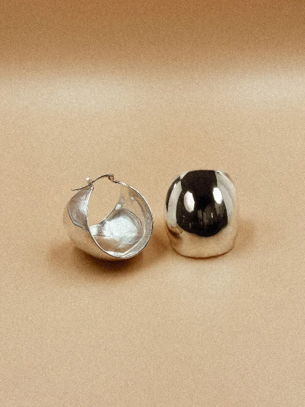 Artistic Pearl Earrings-Small Hisila Chunky Hoops in Silver Tone