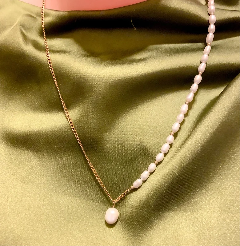 Artistic Necklace for Fashion Lovers-Lilly Pearl